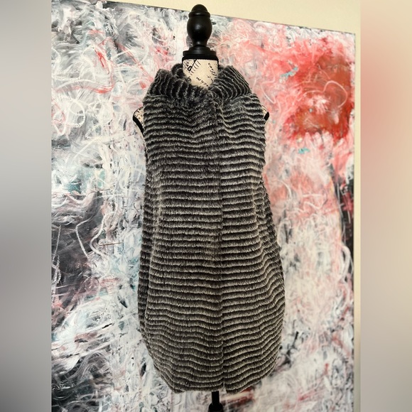 NEIMAN MARCUS COLLECTION Vest - Picture 5 of 11